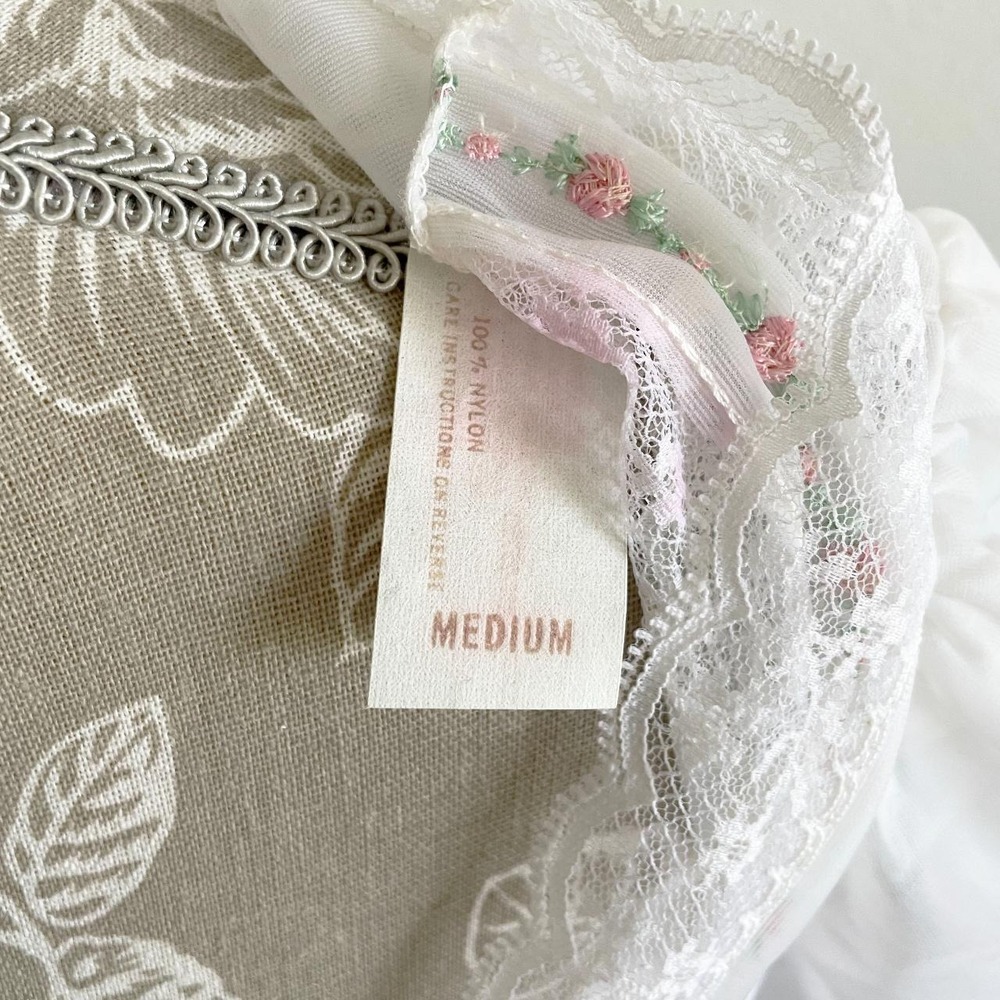 Vintage 1970s sheer white & pink peignoir - Picture 4 of 4